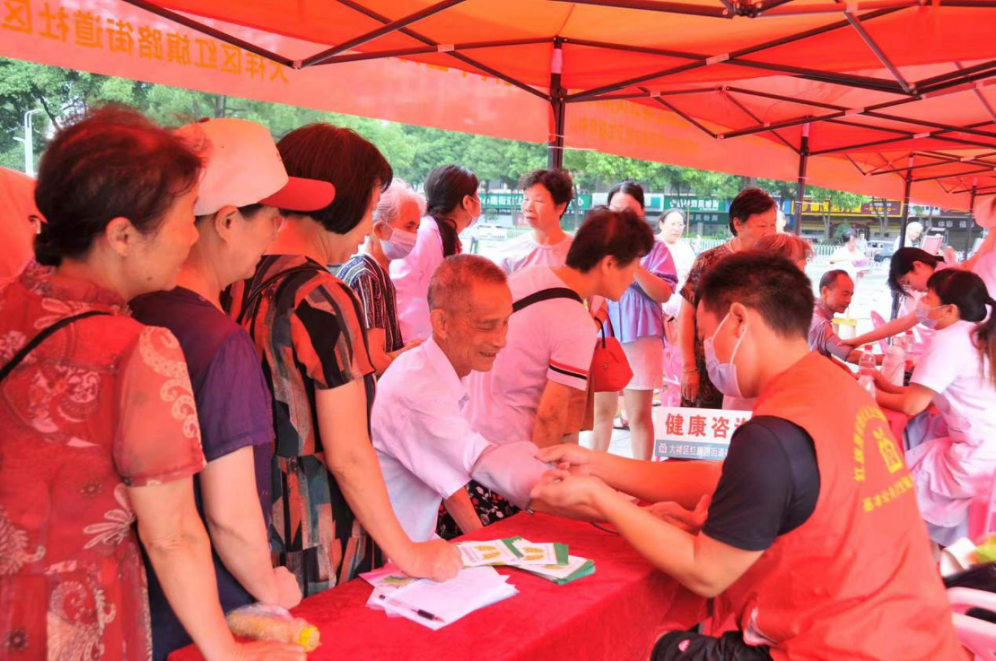 IM电竞湖南邵阳：红十字会开展现场应急救护培训(图2)