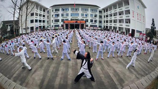 IM电竞青城太极文化传承与养生之道的完美融合！(图5)