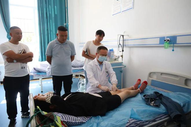 威宁自治县中医医院到龙场镇开展义诊和培训活动(图3)